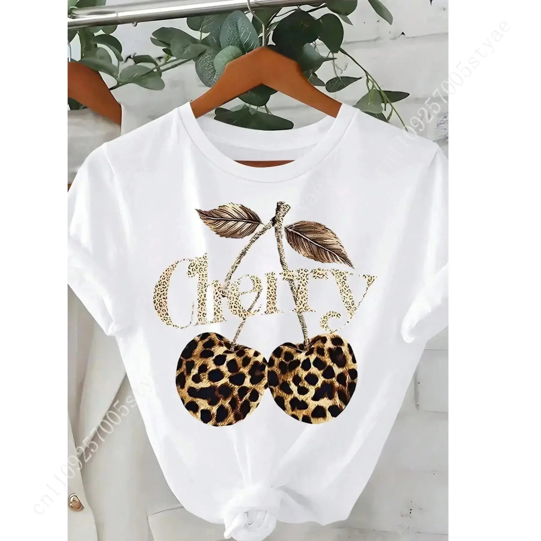 Tee Graphic Print - Camiseta Gráfica Feminina com Estampa de